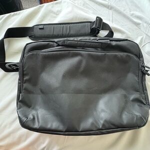 Dell Pro Briefcase 15 (PO1520C)